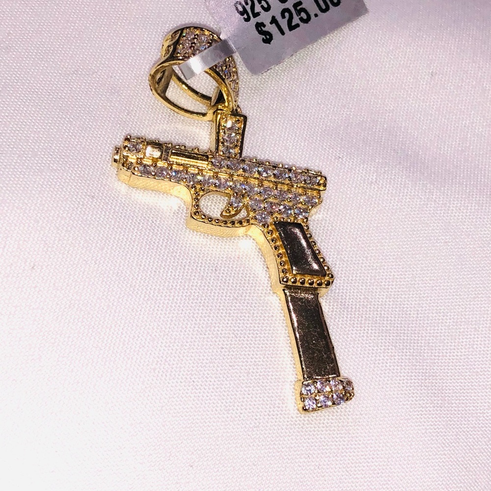 Iced out gun pendant for men, best gift for gun collectors, men hiphop jewelry - Picture 6 of 7